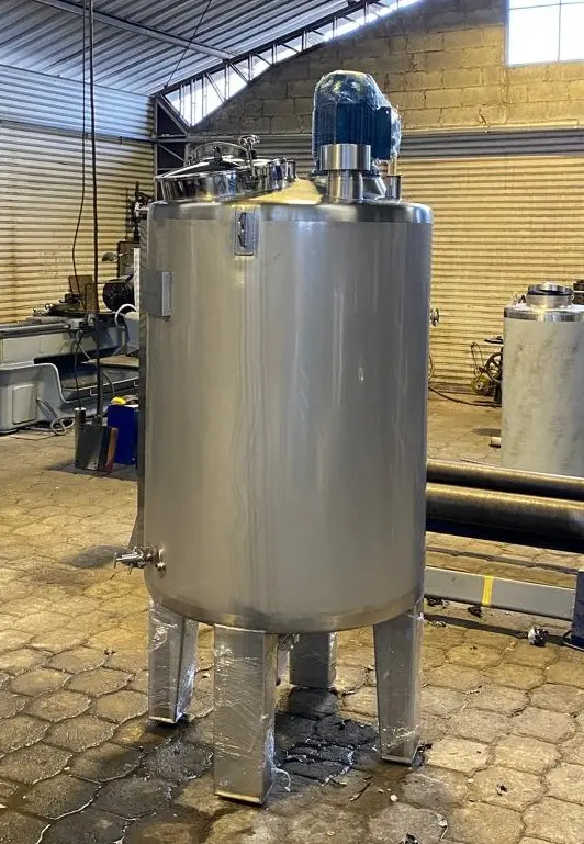 Tanque para proceso con camisa y agitación